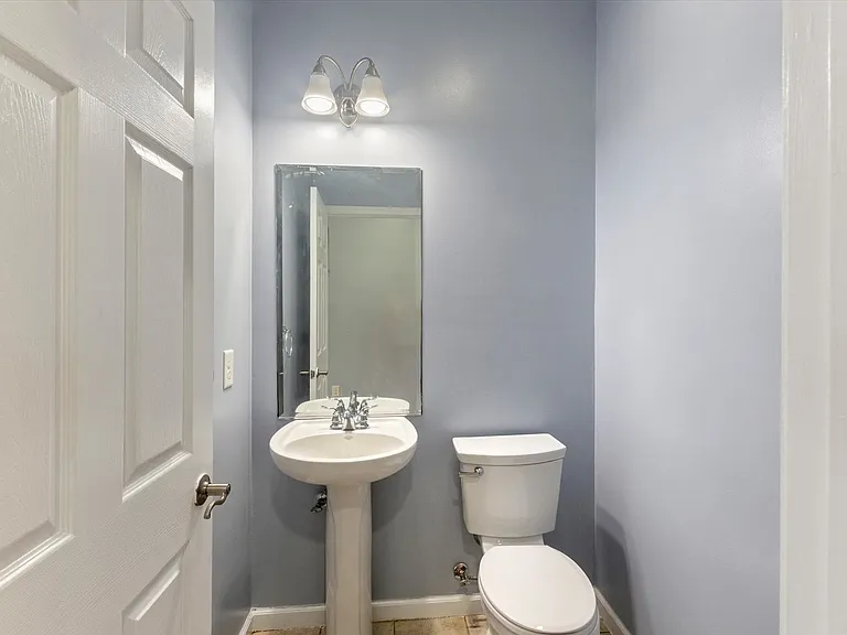 84 Poplar St — Photo 24