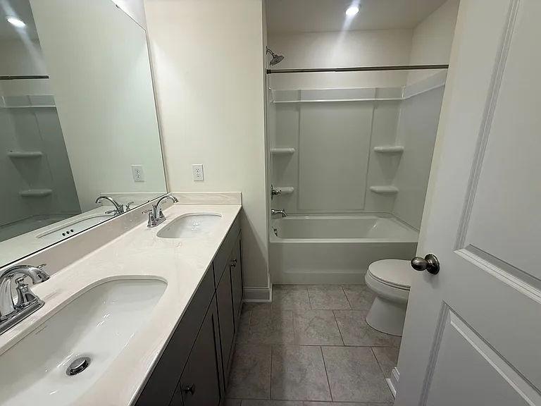 1424 Crest Creek Ct — Photo 22