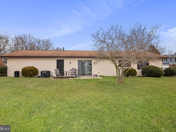 4th image of 253 Karen Dr