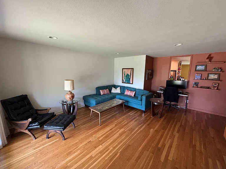 6727 Hialeah Dr — Photo 3
