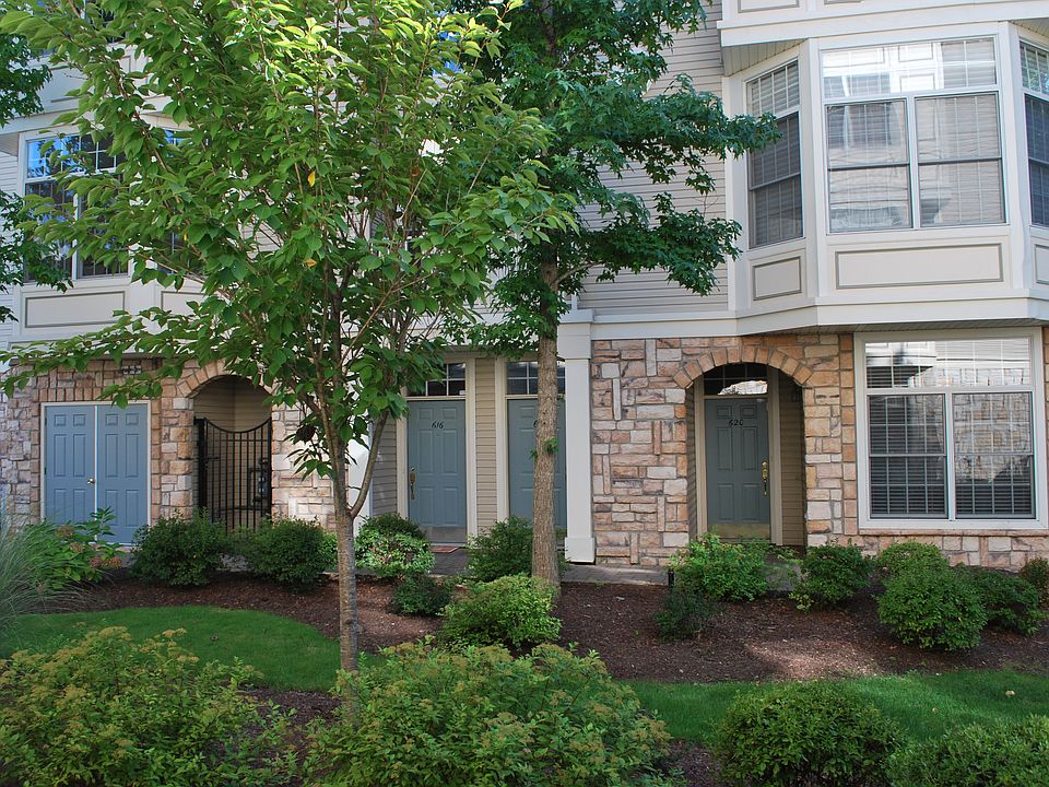 1st image of 616 Kensington Ln