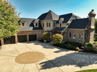 7N195 Windsor Dr, St Charles, IL 60175