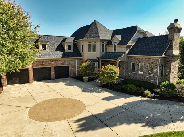 7N195 Windsor Dr, St Charles, IL 60175