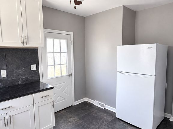 4th image of 7429 W 58th Pl