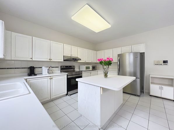 9 Gardiner Cres, Richmond Hill, ON L4B 2G6