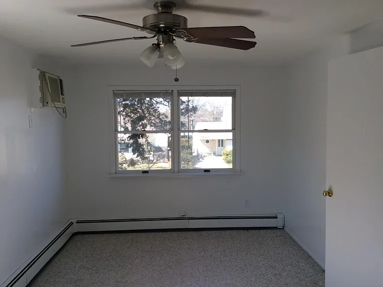 210 Cypress Ln W — Photo 2