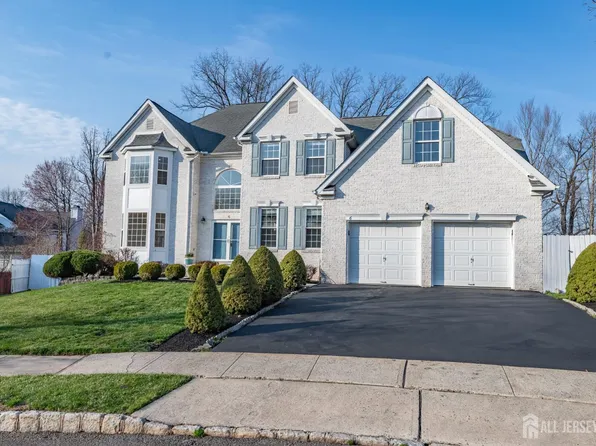 6 Banyan Ct, Edison, NJ 08820