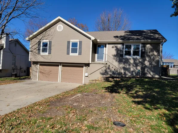 412 Preakness Dr, Raymore, MO 64083