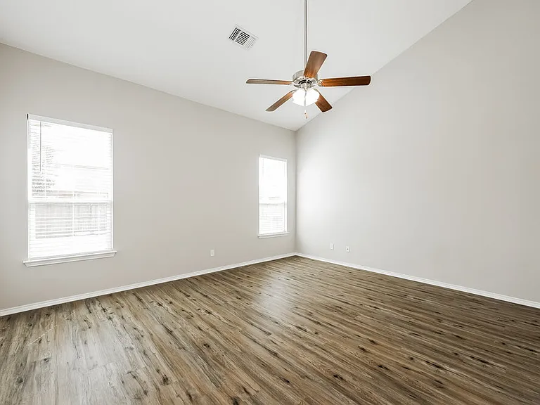 8434 Cedar Mdws — Photo 13