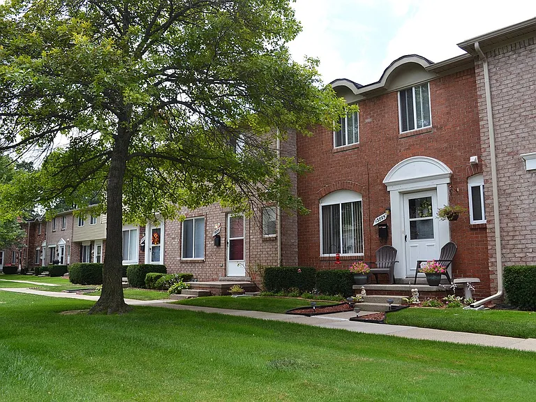 Royal Woods - Riverview, MI — Photo 2
