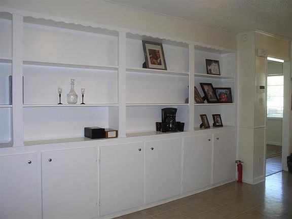 2nd image of 302 Northwest Dr