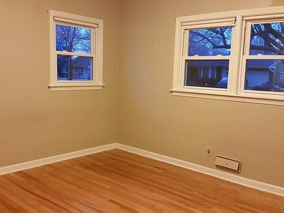 4th image of 244 Oak Knls S