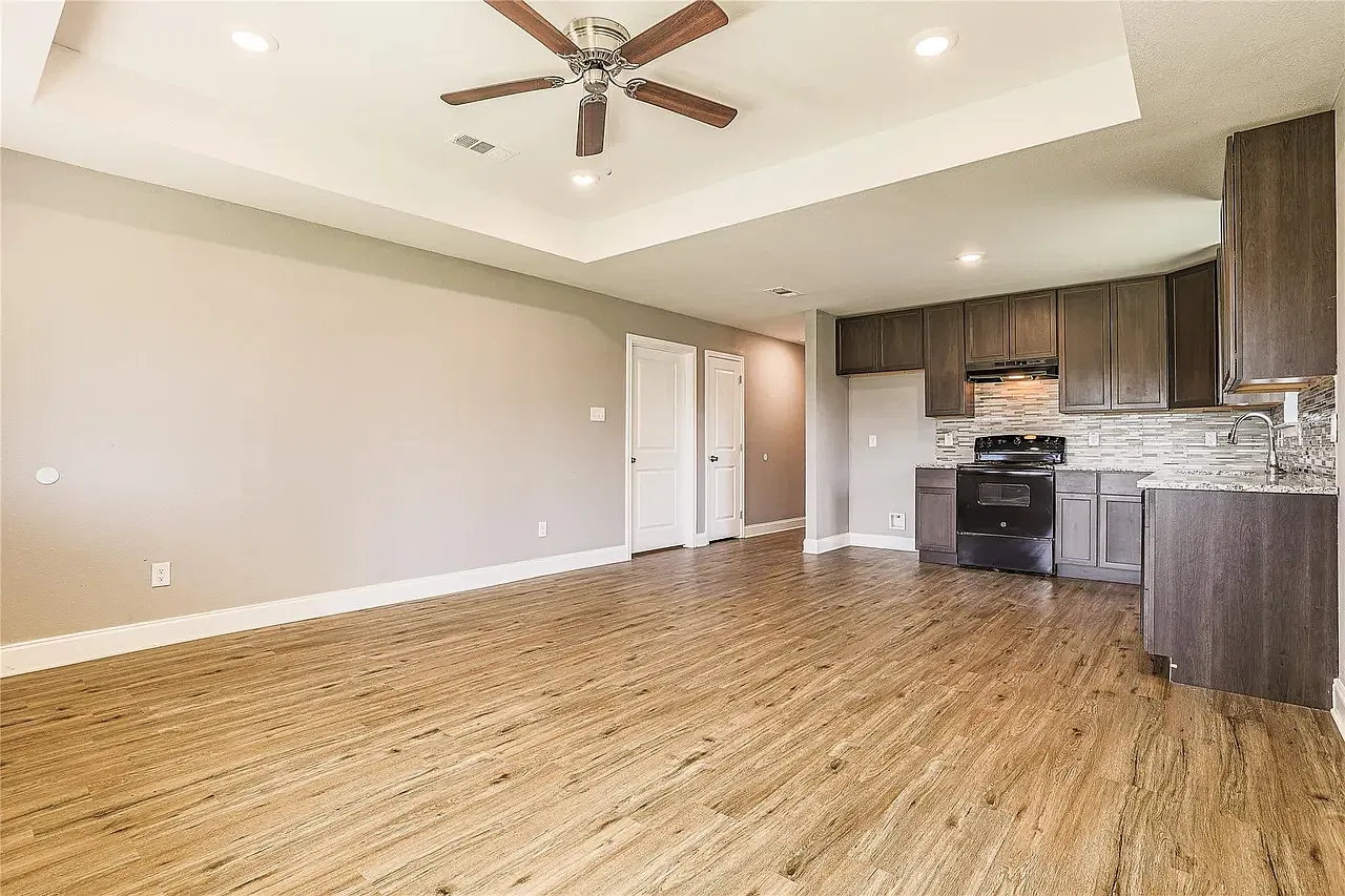 3 bed, 1248 sqft, $1,600 — Photo 4