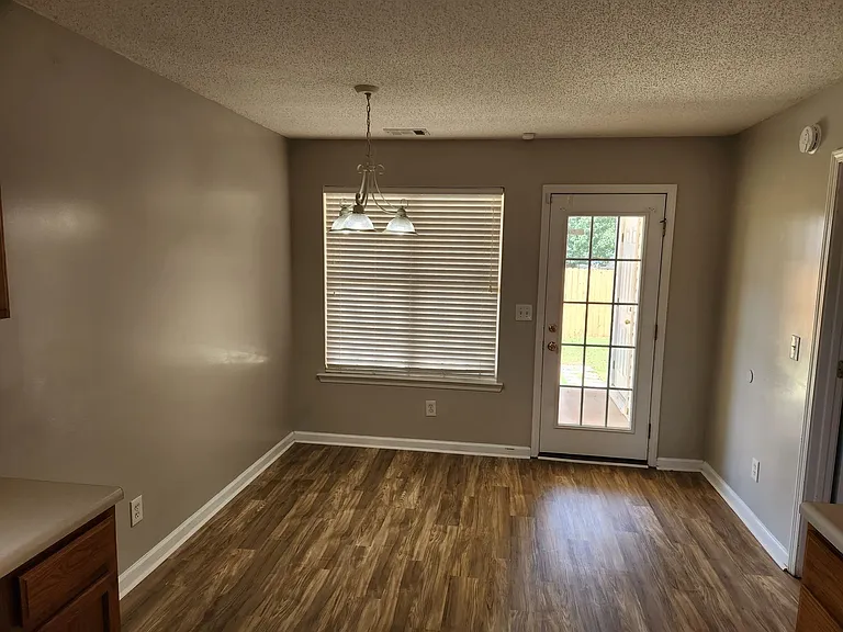 306 Haverhill Cir — Photo 4