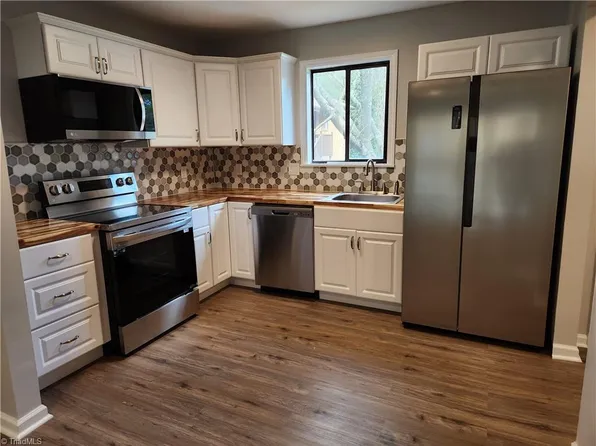105 Cloister Oaks Cir, Winston Salem, NC 27127
