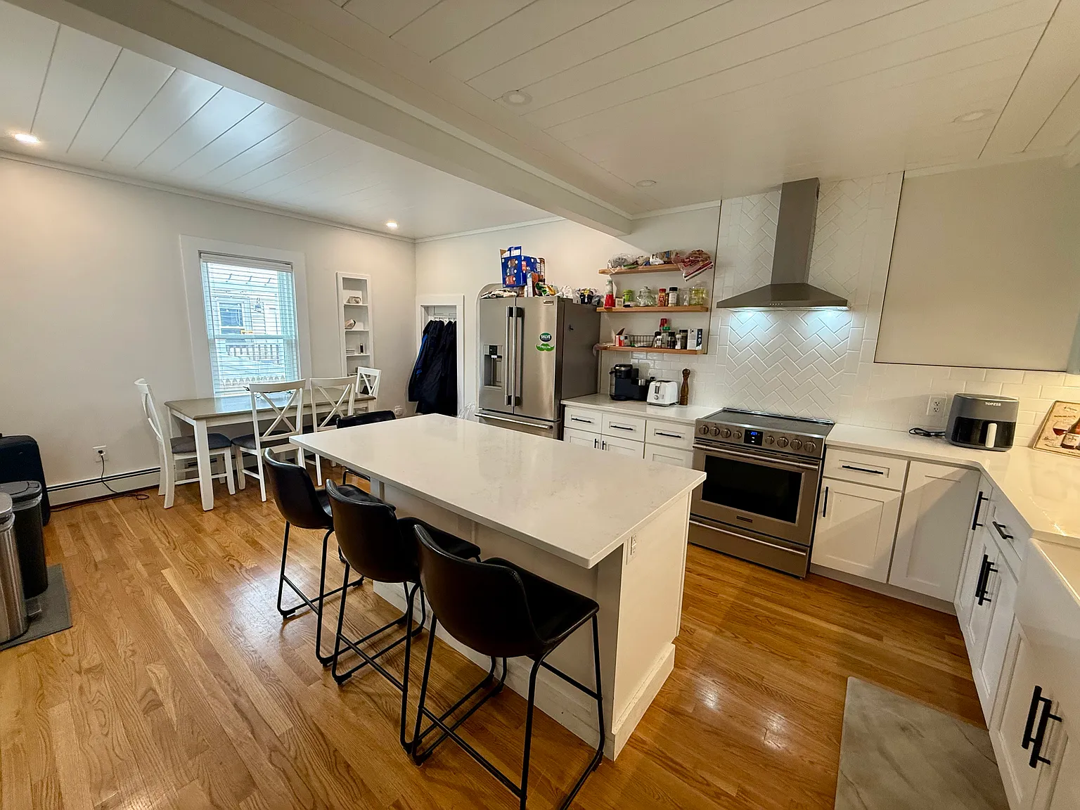 3 bed, 1309 sqft, $3,000 — Photo 2