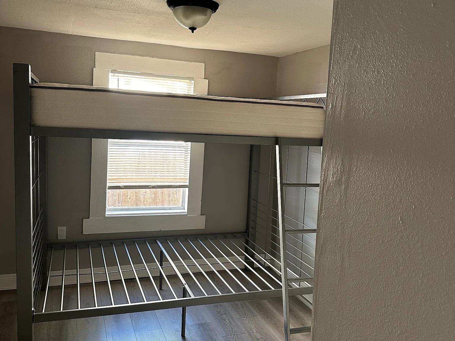2 bed, 850 sqft, $1,800 — Photo 3