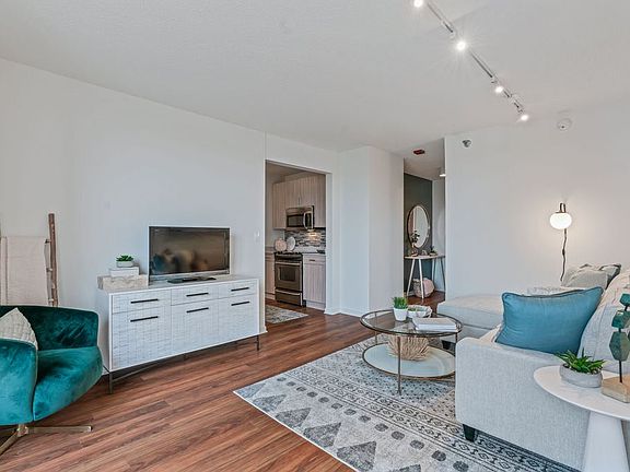 3rd image of 550 N Kingsbury St #1108