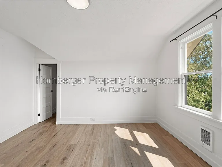2719 E Columbia Ave — Photo 18