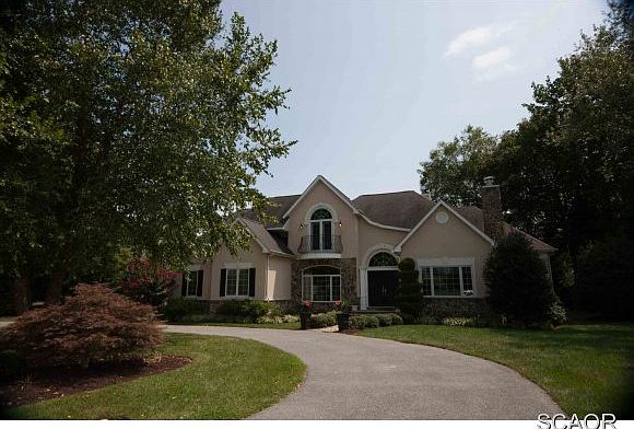 1st image of 200 Lakeview Shrs