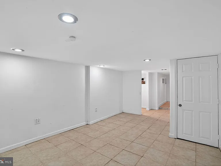 1302 N Dover St — Photo 10