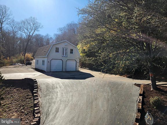 4th image of 186 Shenks Ferry Rd
