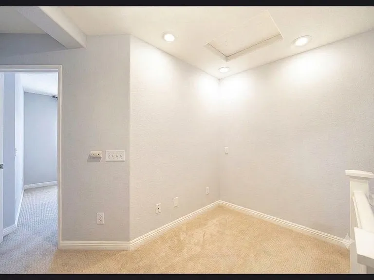 16 Benchmark Ln — Photo 23