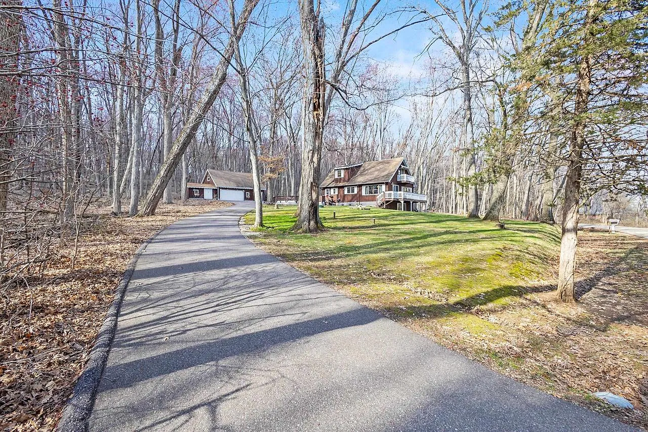 W11056 Lakeview Drive photo 1