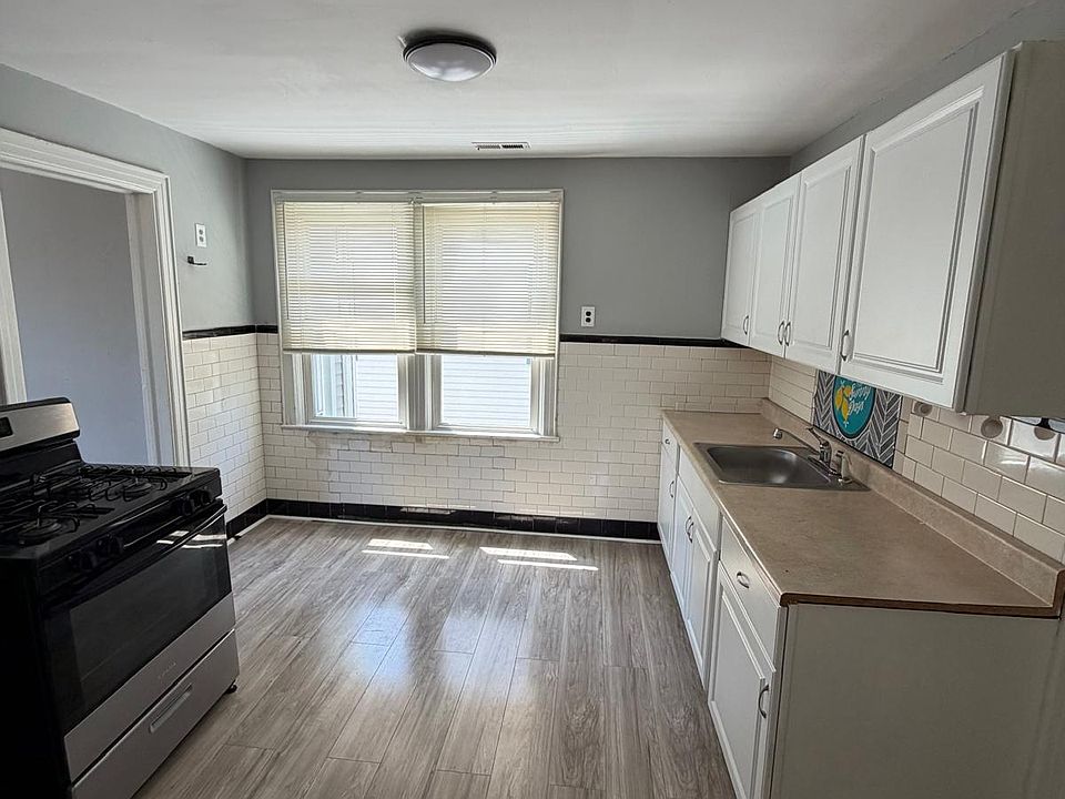 1st image of 17 W Grant Ave APT 2