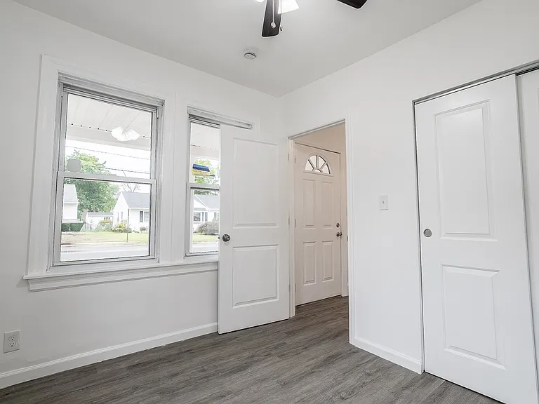 129 S Coles Ave — Photo 11