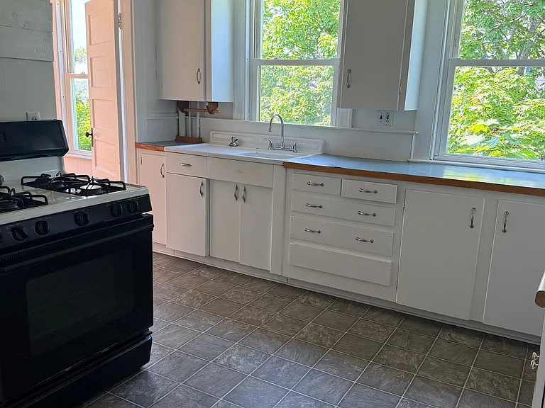 192 Washington Ave #3 — Photo 4