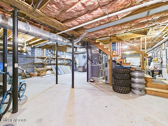 42nd image of 1457 Smithfield Rd