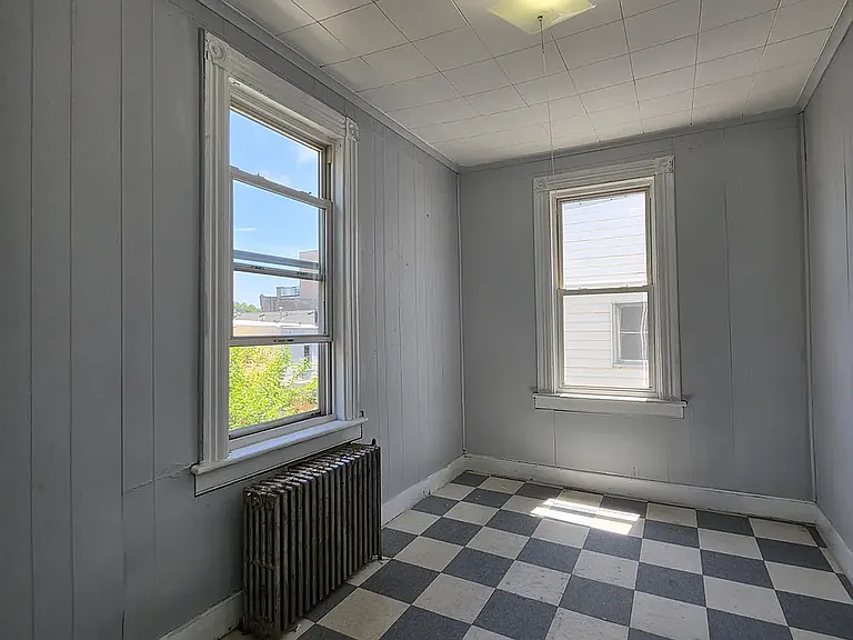 96 Brown Pl #A — Photo 8