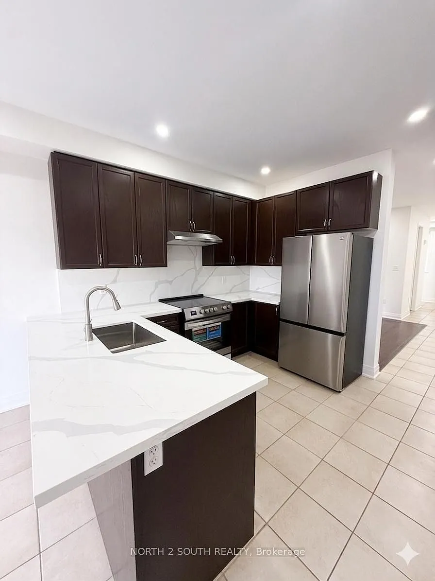 Building Photo - 2271 Whitewood Cres #UPPER