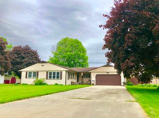 823 Sunset Ave, Earlville, IL 60518