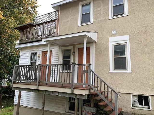 237 Bridge St — Photo 2