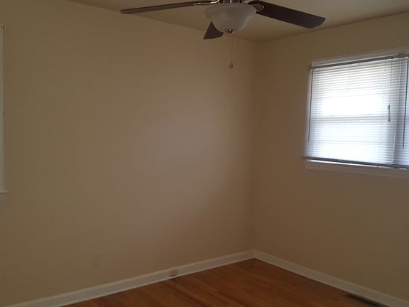 3rd image of 411 Parkland Dr