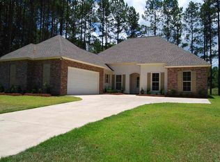 28 Club Dr, Natchez, MS 39120