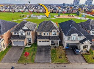 28 Celano Dr, Hamilton, ON L8B 1V3