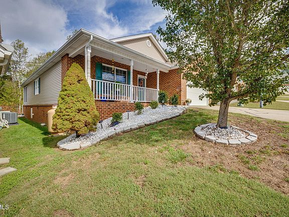 2nd image of 675 Willowcrest Pl