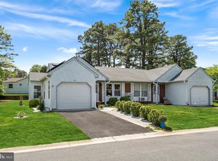 5 Greenwood Ln #A, Whiting, NJ 08759