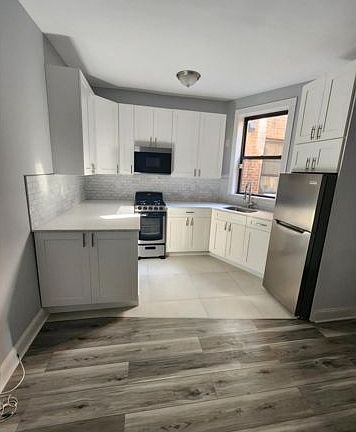 5th image of 131 Lincoln Ave APT A