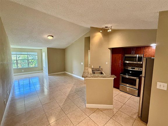4th image of 595 Vista Isles Dr APT 1923