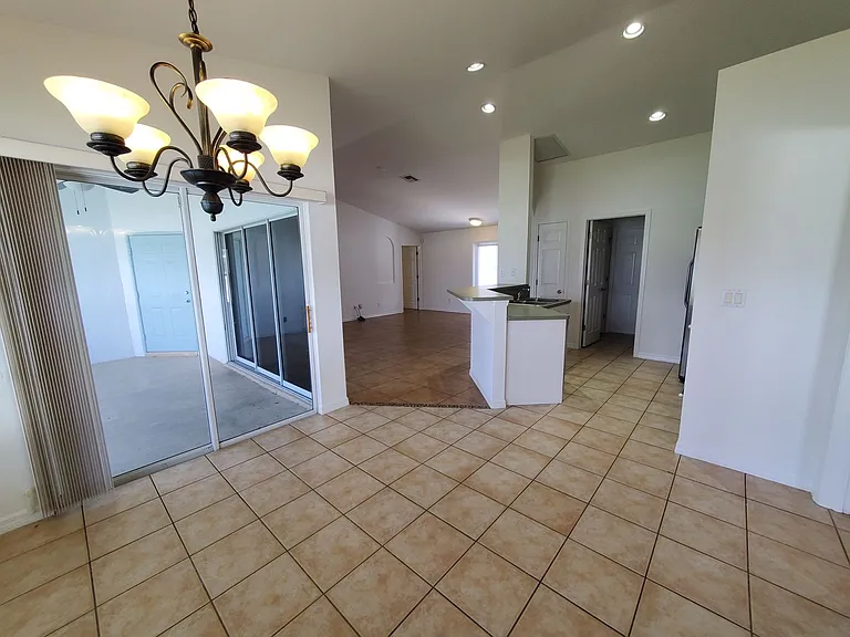 3011 SW 14th Ct — Photo 8