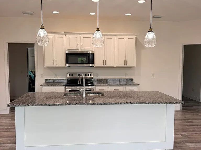 913 Plantation Dr — Photo 4