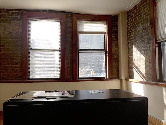2nd image of 132 Delancey St #2