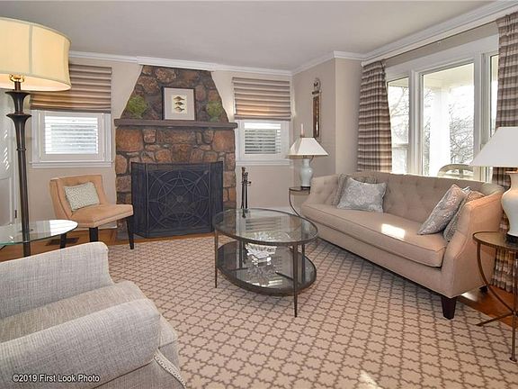 3rd image of 364 Carpenter Dr