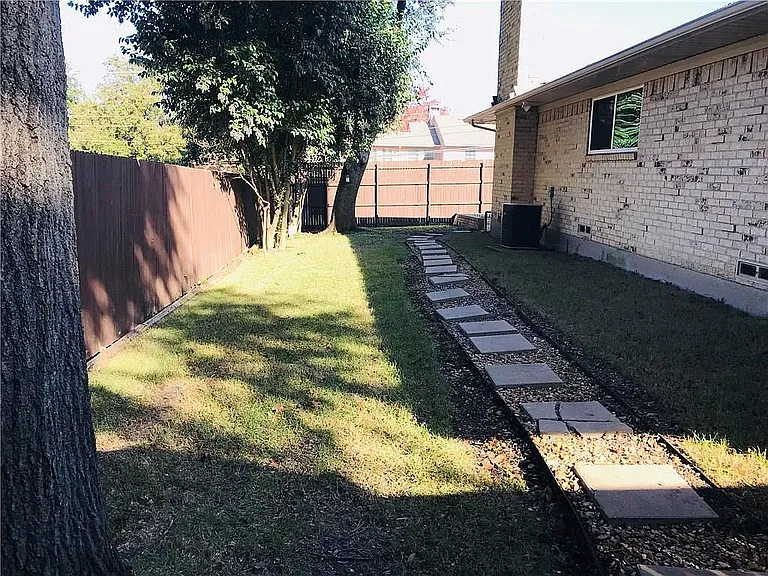 7623 Wellcrest Dr — Photo 11