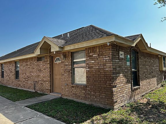 2nd image of 2407 Moonlight Ln APT 1