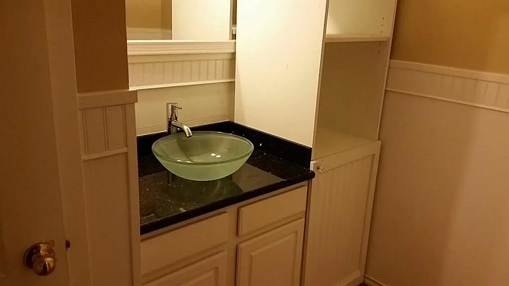 3 bed, 2.0 bath, 2012 sqft, $2,000 — Photo 3